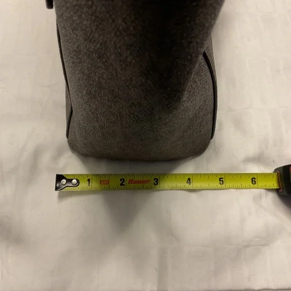 NEW Michael Kors Voyager Tote In Brown & Acorn - Picture 6 of 10